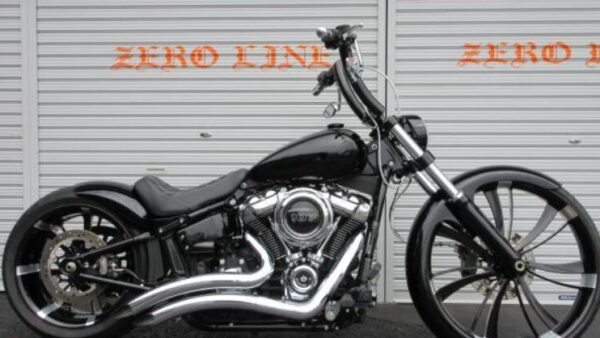 ＨＡＲＬＥＹ−ＤＡＶＩＤＳＯＮ ＦＸＢＲ　ソフテイル　ブレイクアウト　社外Ｆ２６Ｒ１８インチホイール・バンスマフラー・エアサス・...